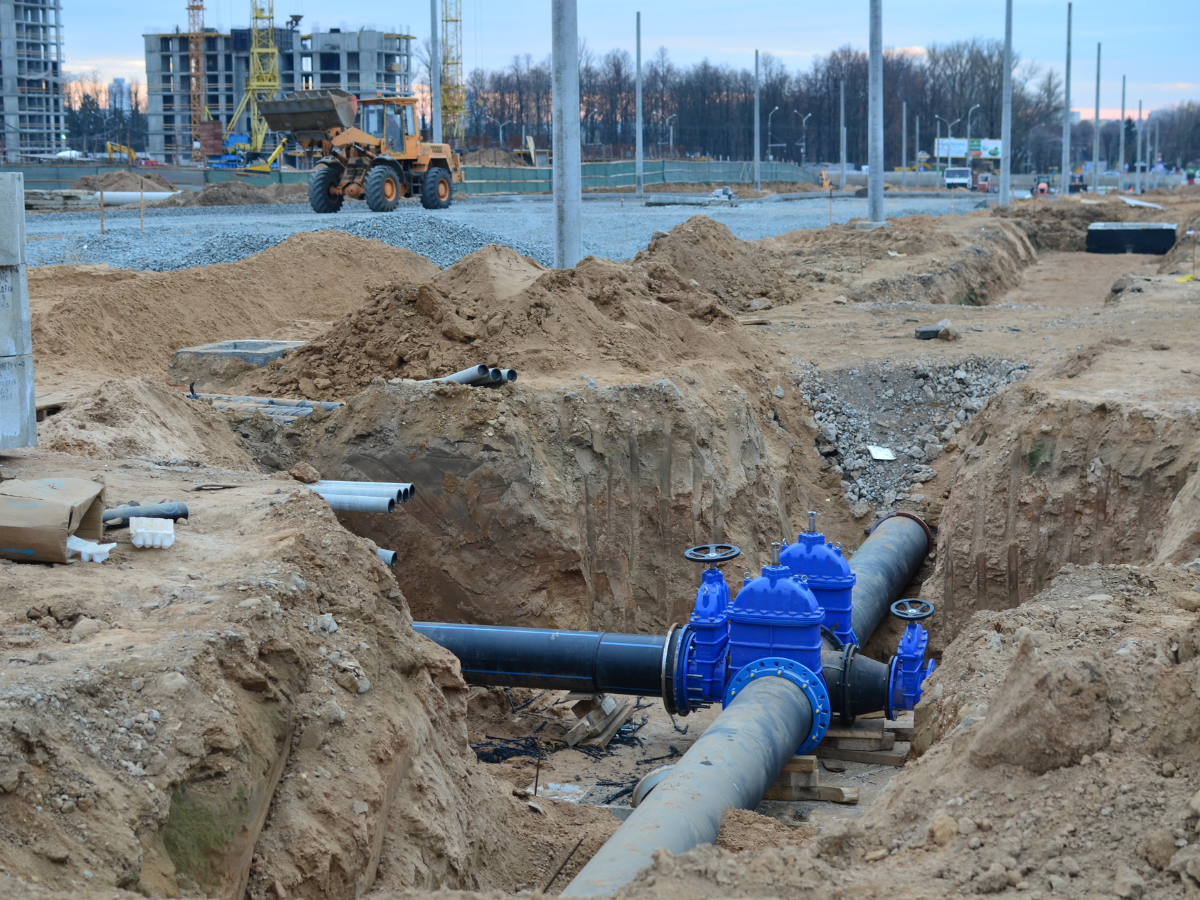 McCandless Plumbing & Excavation installs pipes in a trench using precise drilling to ensure safe and accurate service.